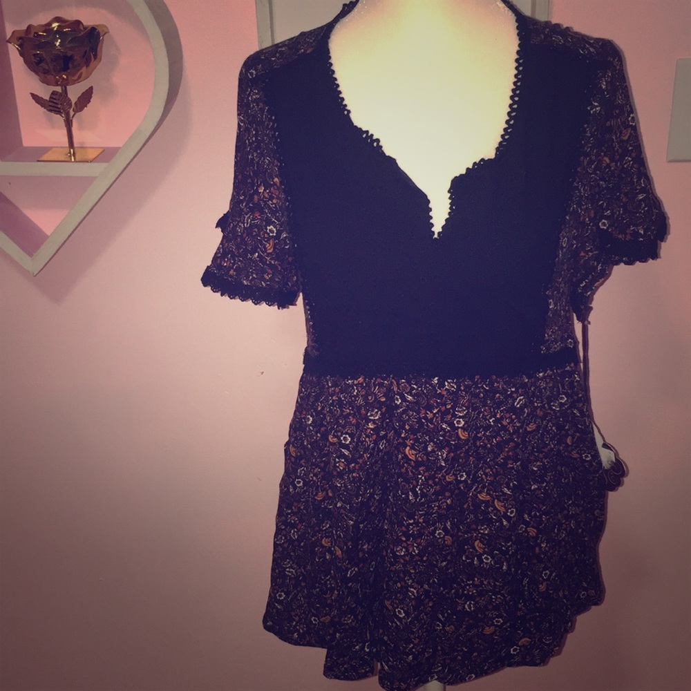 Knox Rose floral flowy top S NWT